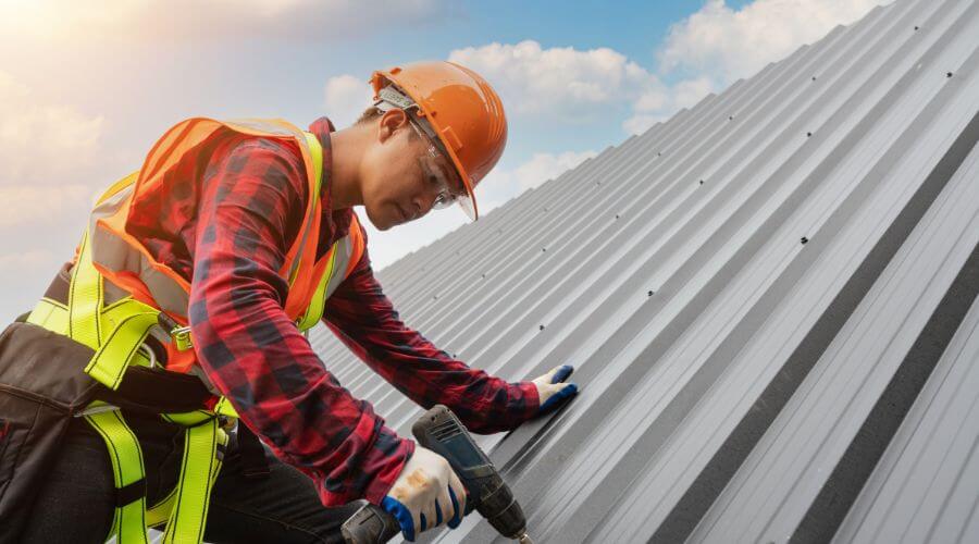 Professional gutter cleaning in North Buena Vista, IA